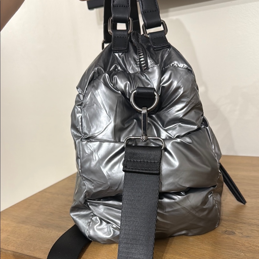 Quilted Silver Women's Bag. - Picture 3 of 10